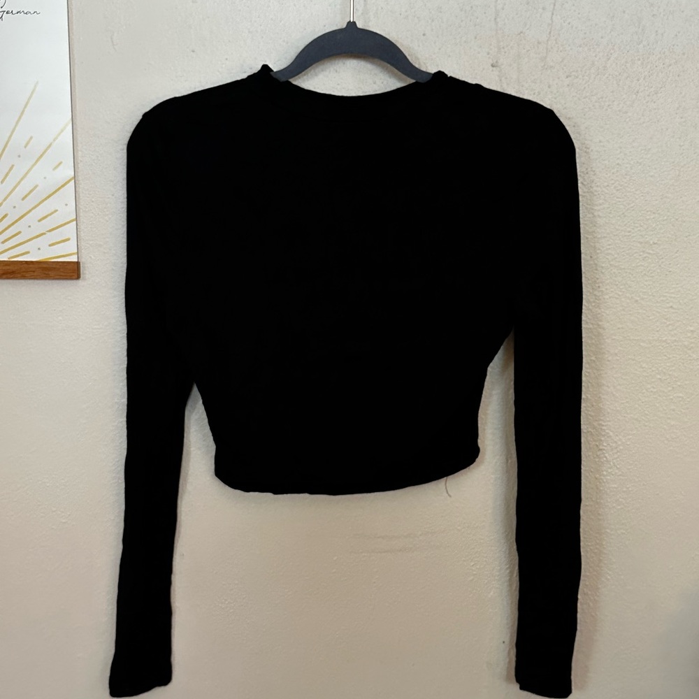 SHEIN Mock Neck Crop Top Black - Picture 2 of 4